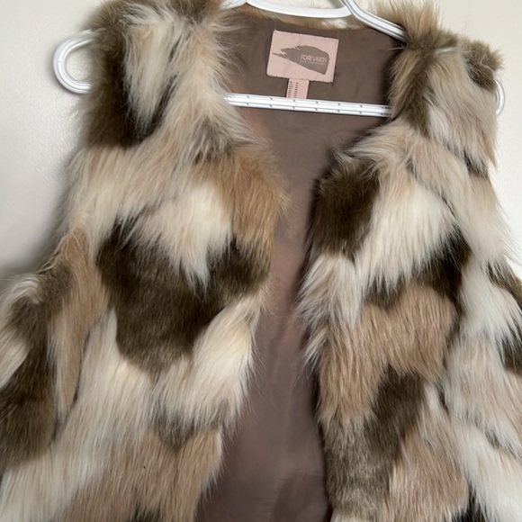 Faux fur vest - Picture 2 of 2
